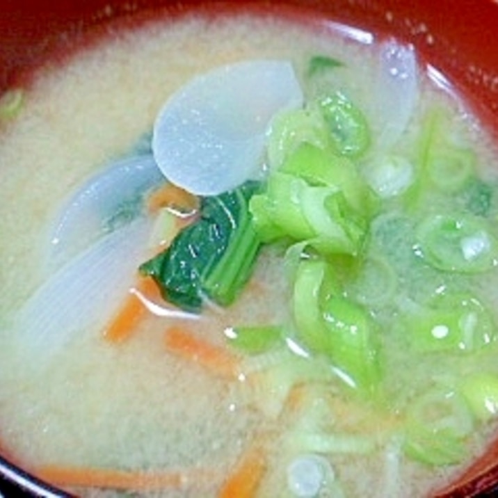 小松菜と玉ねぎと人参の味噌汁